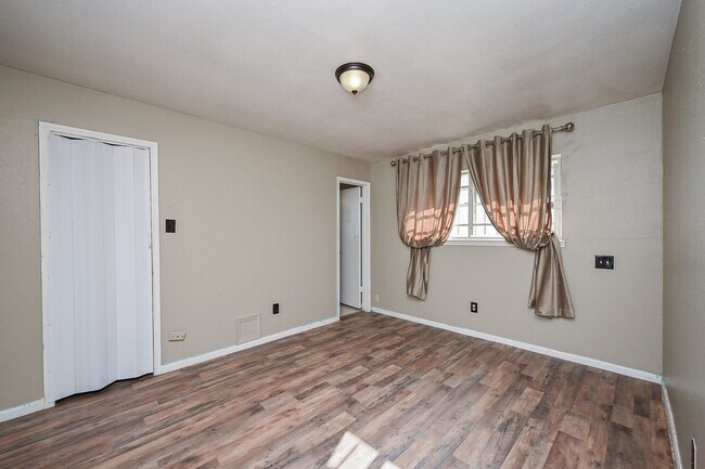 Foto del edificio - 9630 Glenwood Forest Dr