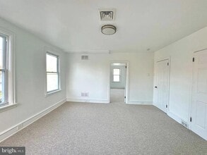 Building Photo - 1121 Rosedale Ave