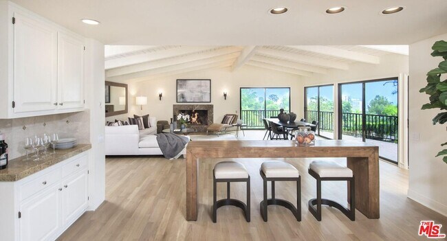 Foto del edificio - 9305 Beverlycrest Dr