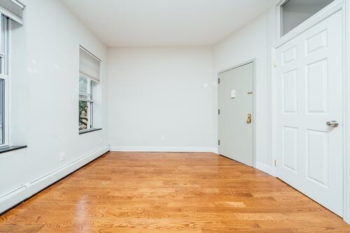 Building Photo - 405 Suydam St