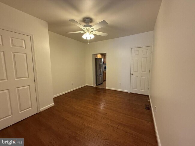 Building Photo - 248 E 6th Ave