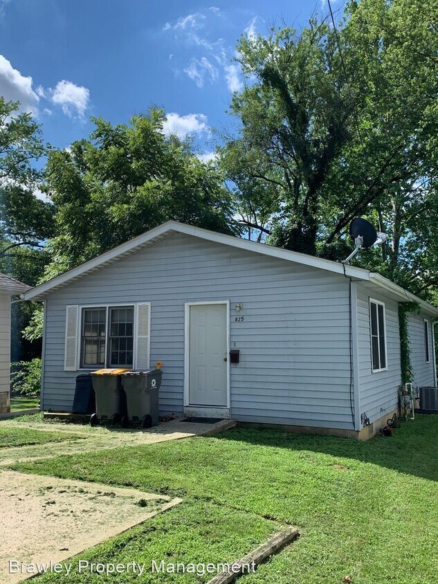 Primary Photo - 3 br, 1.5 bath House - 825 W. 11th St