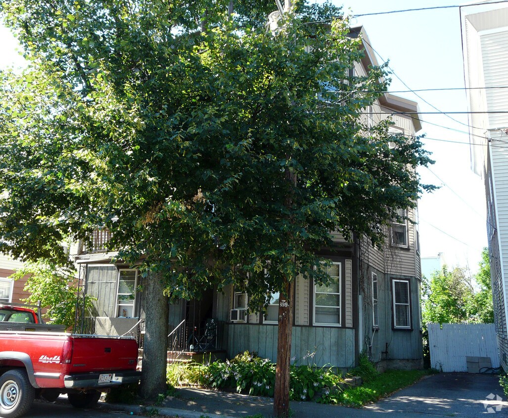 Building Photo - 33 Mill St