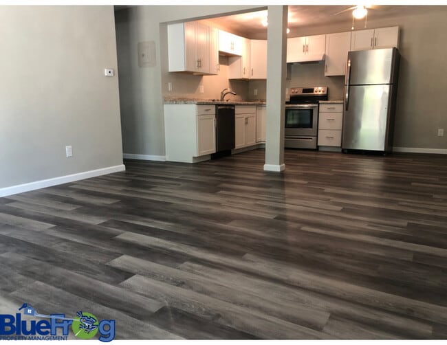 Building Photo - 1818 W Pershing St