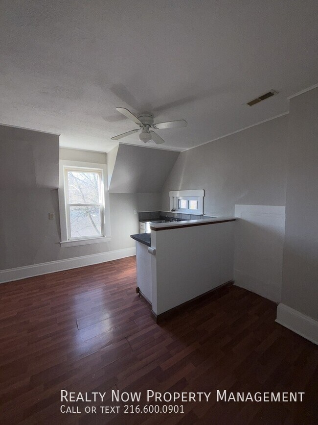 Foto del edificio - 1344 S Green Rd