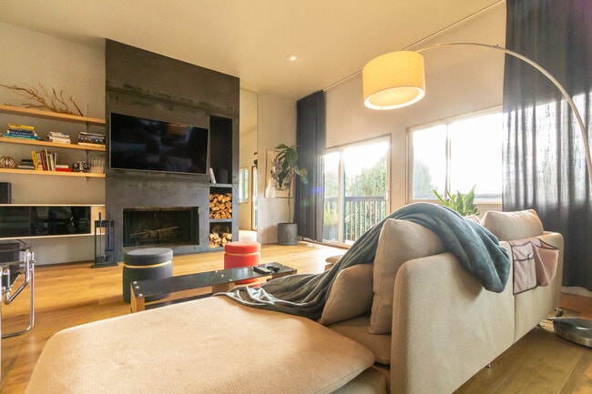 LIving room - 5955 Fern St