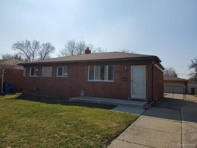 Building Photo - 31207 Fairfield Dr