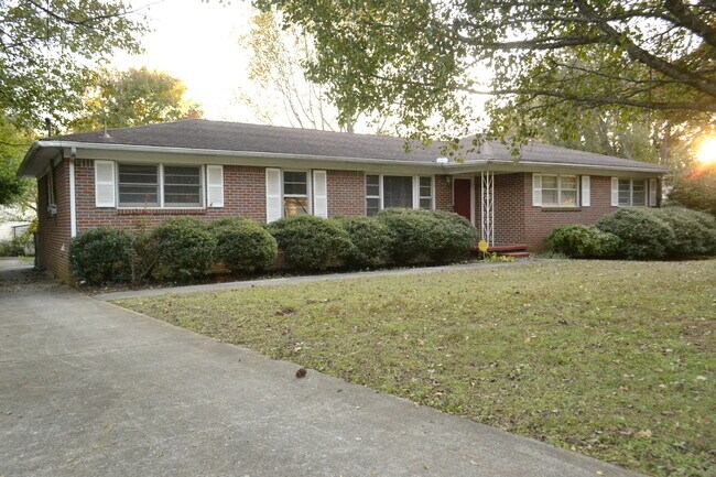 Foto del edificio - 3302 Barton Ave NW