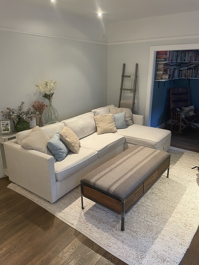 Building Photo - 2347 Union St