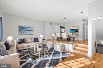 Building Photo - 2146 Golf Course Dr