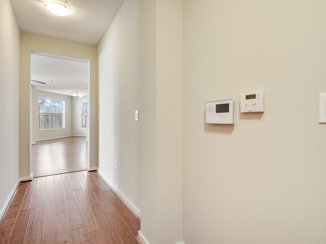 Primary Photo - 7342 Oak Manor Dr