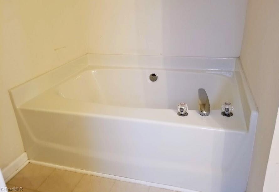 Building Photo - 3 BED / 2.5 BATH HOUSE READY FOR RENT!