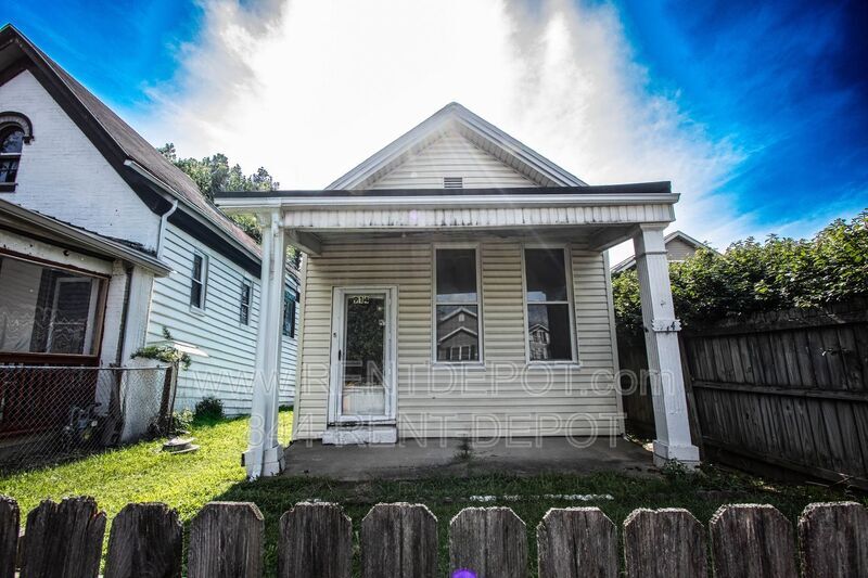 Primary Photo - 914 Harriet St