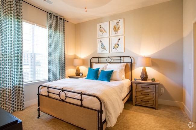 1 BR, 1BA - Silver Collection At Carl D Silver