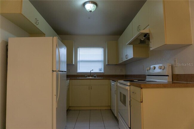 Building Photo - 528 Basil Ct