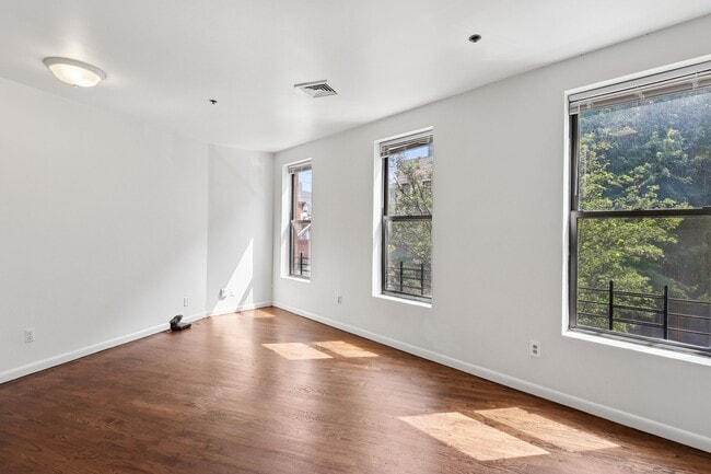 Foto del edificio - 236-238 Newark Ave