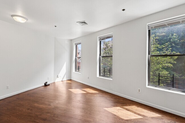 Foto del edificio - 236 Newark Ave