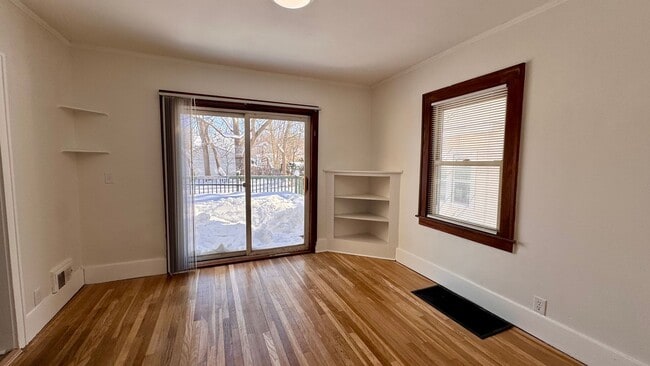 Building Photo - 1716 Linden Ave SE