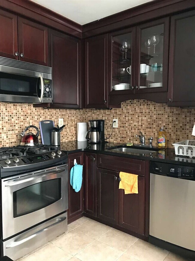 Foto del edificio - 1378 Paterson Plank Rd