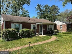 Building Photo - 714 S College Ave