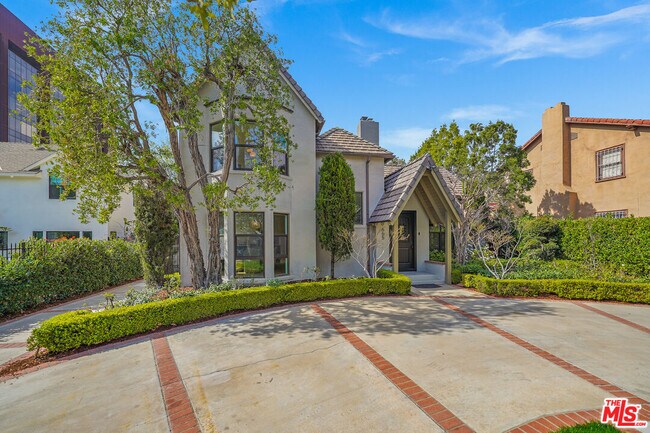 Building Photo - 665 McCadden Pl