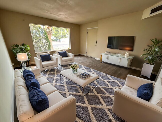 Foto del edificio - 6049 E Albany St