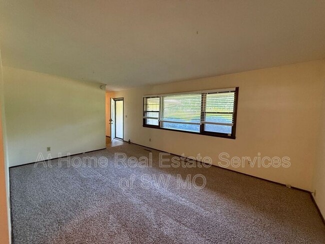 Building Photo - 2848 E Loren St