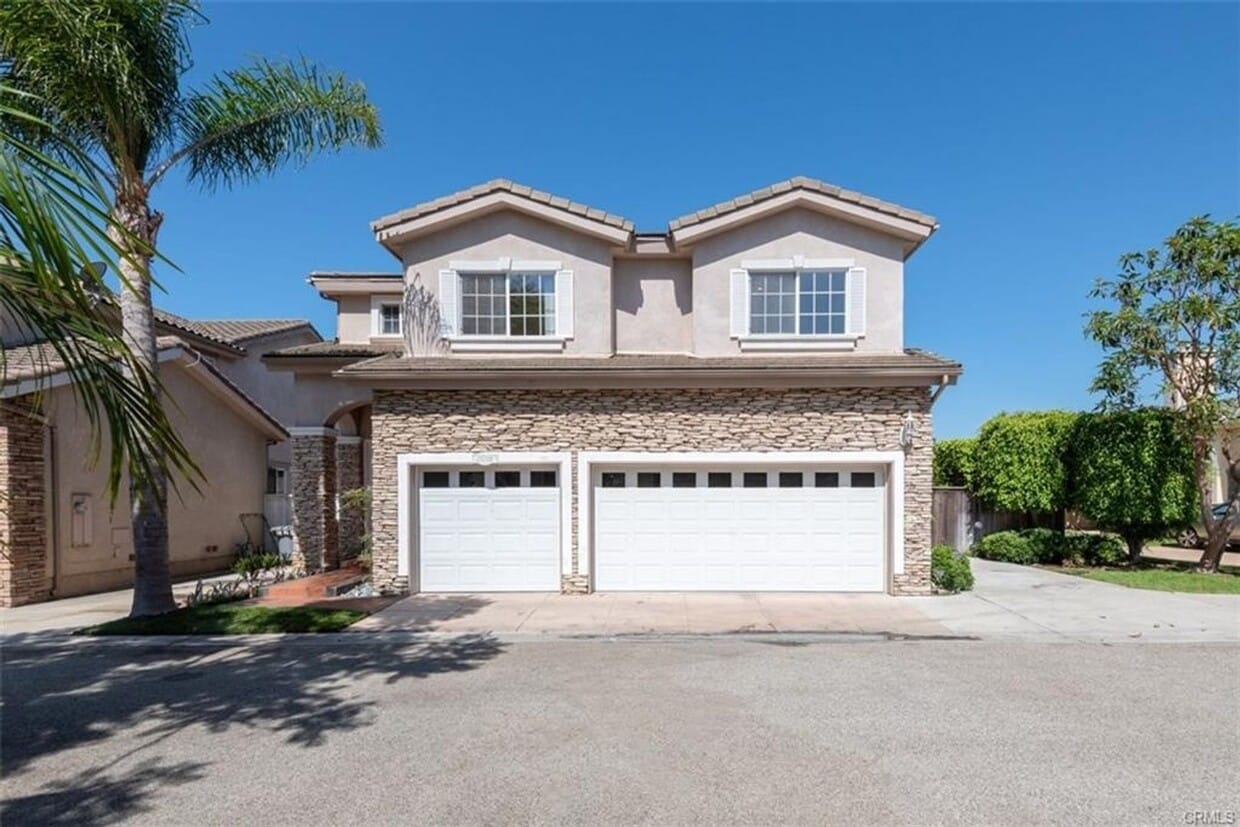 Foto principal - Executive Town Home in Central Torrance