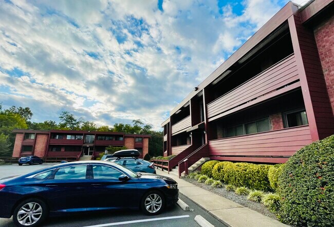 Building Photo - 1519 S George Mason Dr