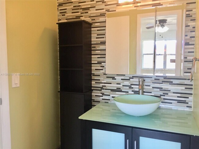 Foto del edificio - 9970 N Kendall Dr