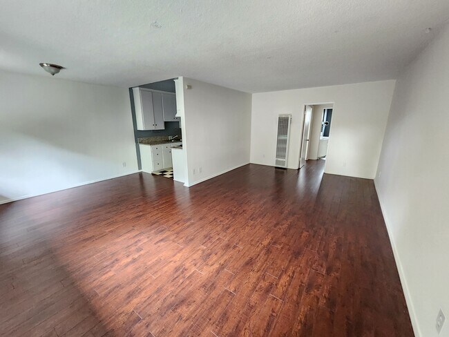 Building Photo - 1759 N Wilton Pl