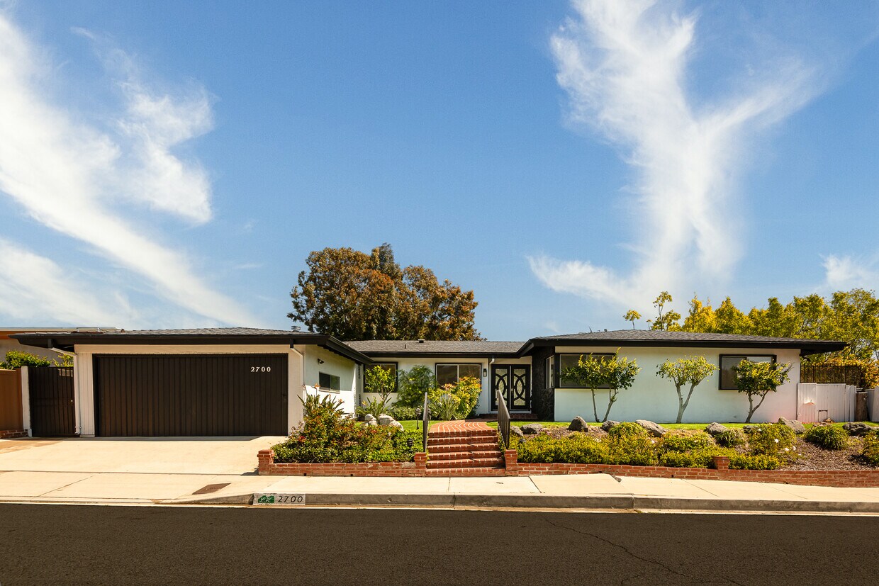 Primary Photo - 2700 Carmar Dr