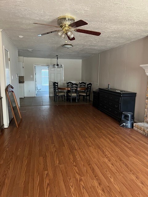 Building Photo - 4403 Robinhood Cir