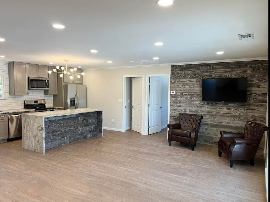 Foto principal - Spacious ADU For Rent in Carmichael, CA