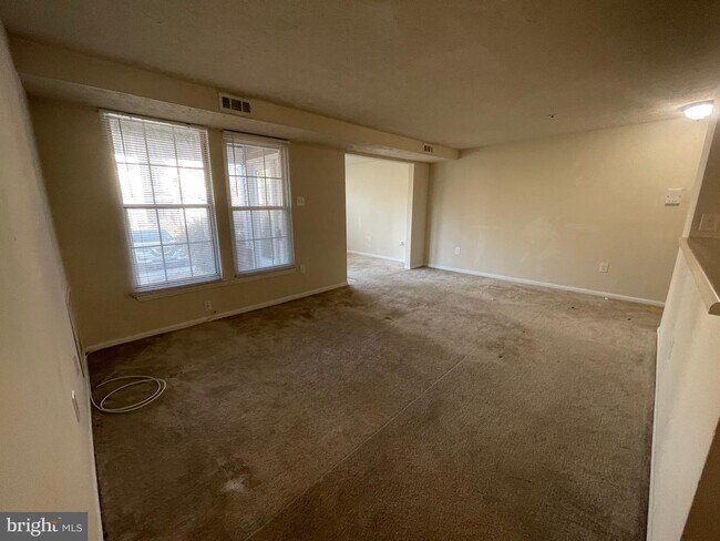 Building Photo - 901 Cedar Crest Ct