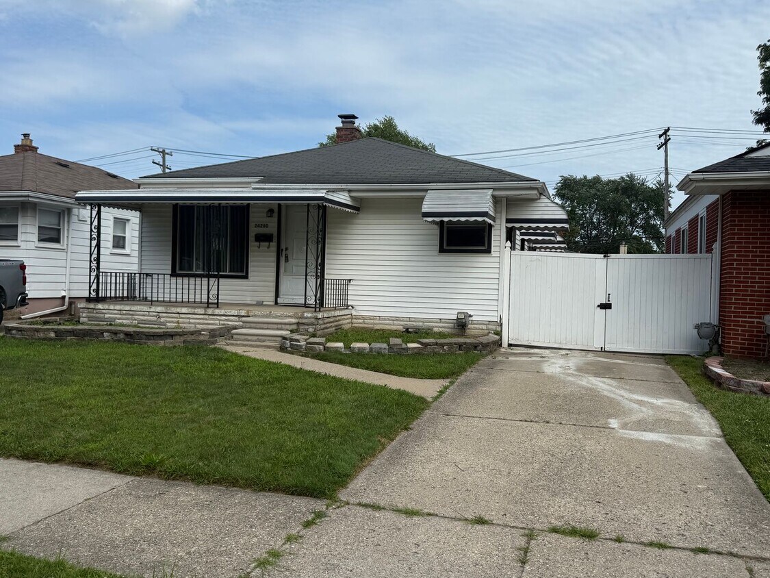 Primary Photo - 3 BedroomRanch with a Detached 2 Car Garag...
