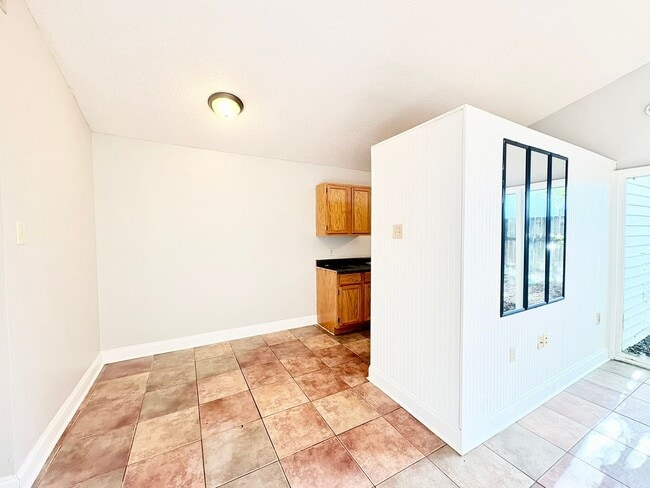 Building Photo - 403 Fox Run Ave