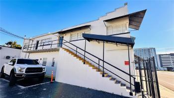 Photo - 711 W Amelia St Apartment