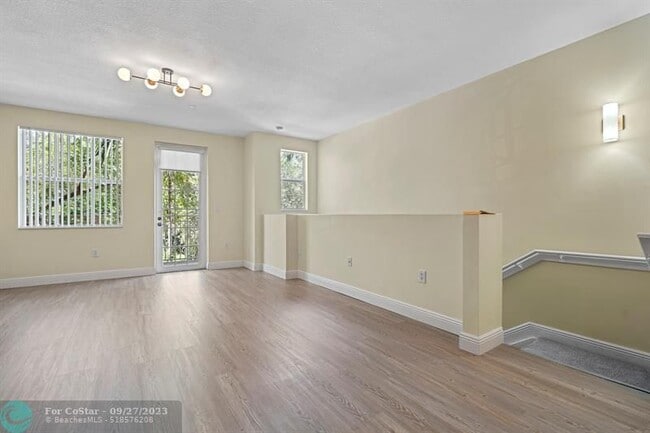 Building Photo - 238 SW 14th Ave
