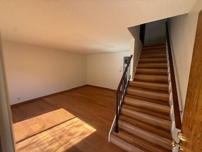 Foto del edificio - 2-Bedroom, 1.5 Bathroom Townhome in Quiet El Sobrante Neighborhood