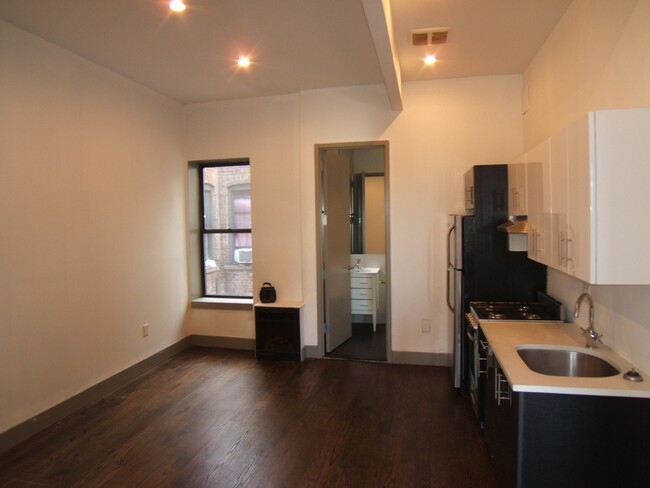 Foto del edificio - 1503 Eastern Pkwy