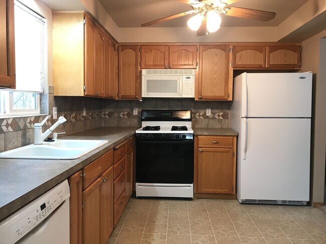 Building Photo - Brentwood Classic Home