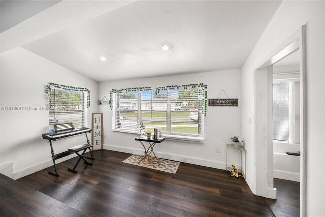 Foto del edificio - 600 SW 10th St