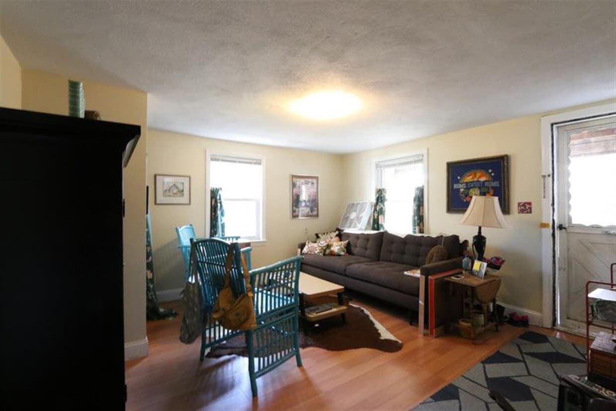 Primary Photo - 126 Pine St