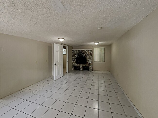 Building Photo - 5735 Hayes St
