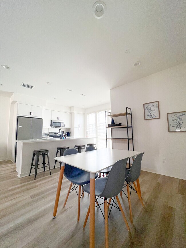 Dining Room & Kitchen - 641 S Mosaic St