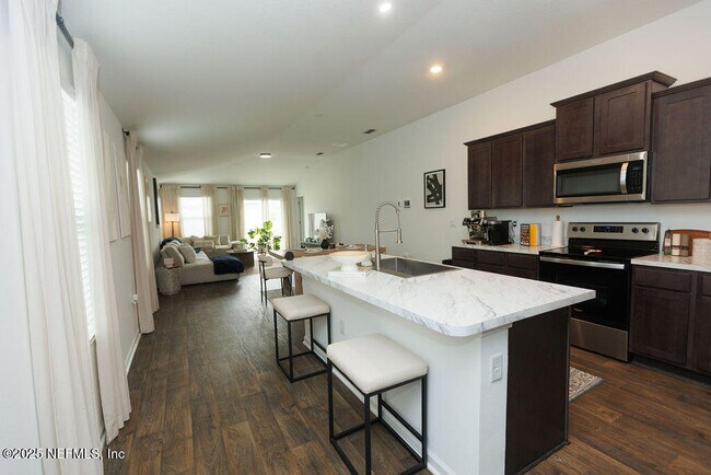 Foto del edificio - 12534 Russian Olive Rd