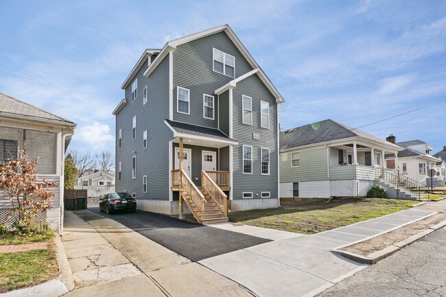 Building Photo - 827-829 River Avenue