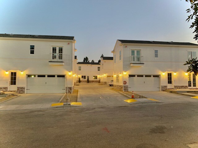 Foto del edificio - 4225 Ince Blvd