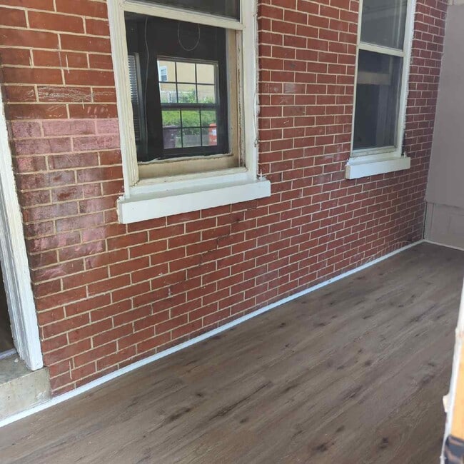 Photo - 618 S Connell St House